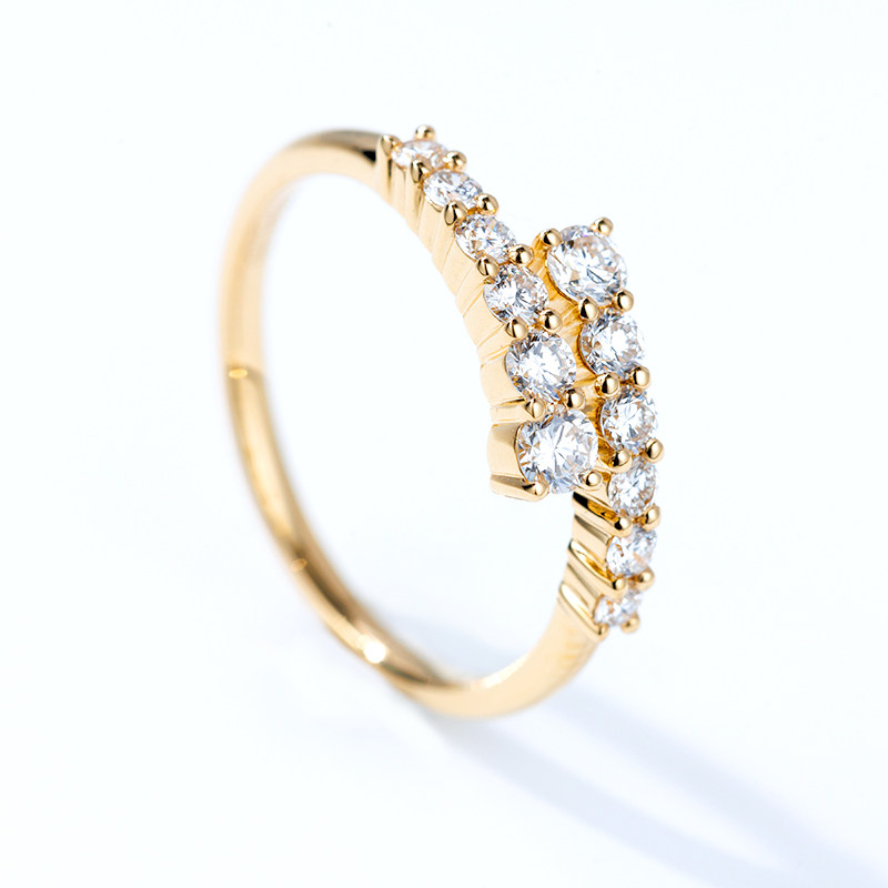 Diamond Wedding Ring with Staggered Overlapping Band