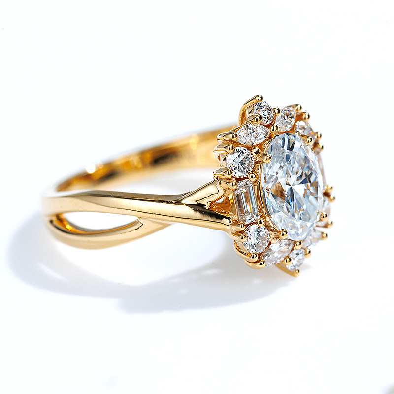 Oval Shaped Lab diamond Engagement Ring in 18k Yellow Gold
