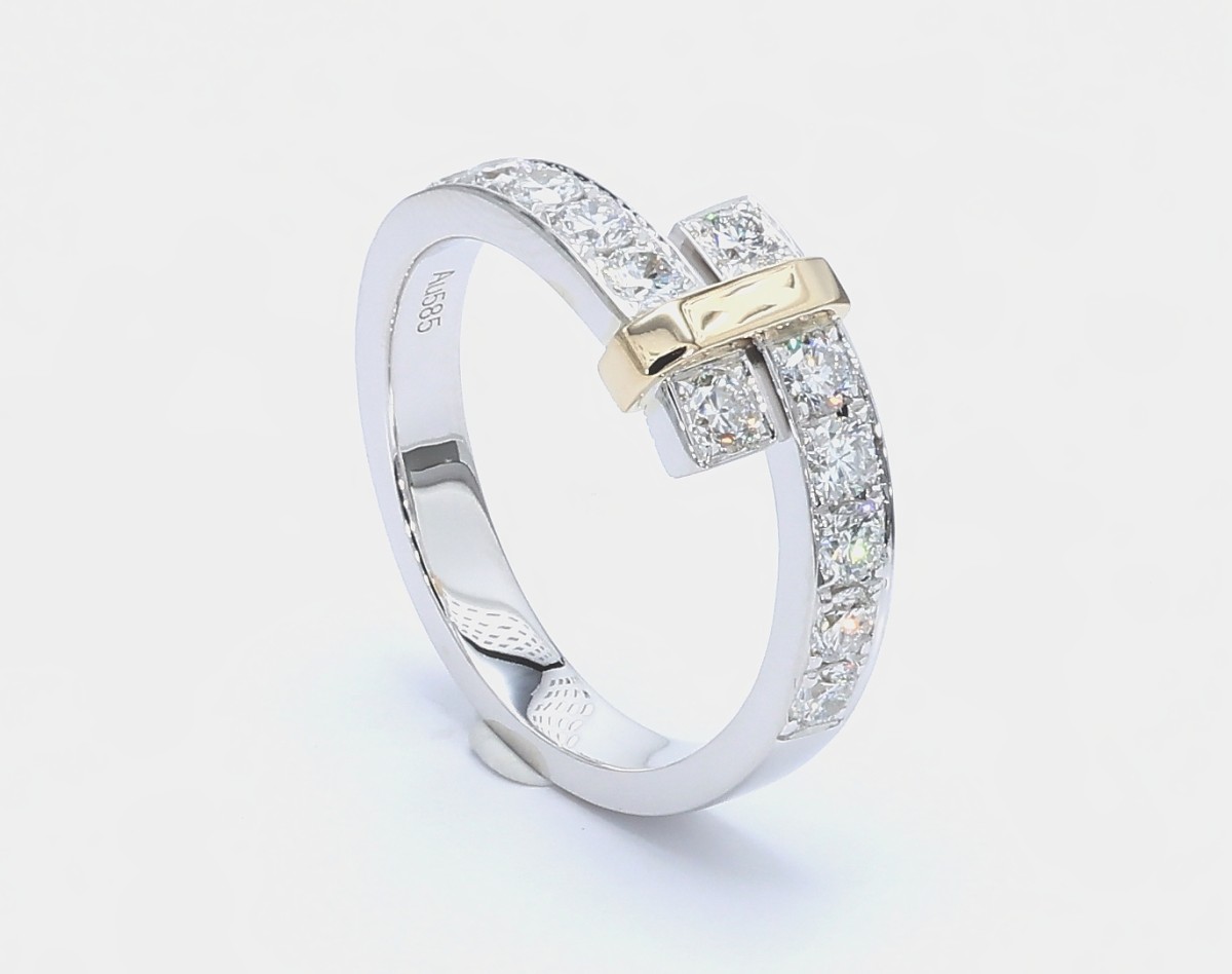 0.905 ct. Au585 Staggered Overlapping Wedding Bands with Connected Ends details View