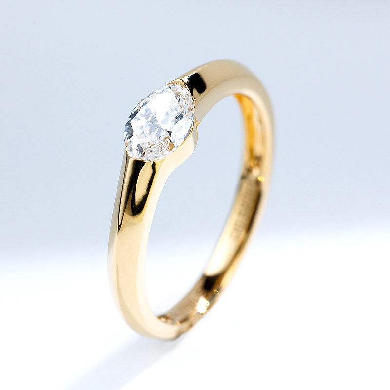 Small Oval Cutting Flush Setting Lab Cultured Diamond Wedding Ring