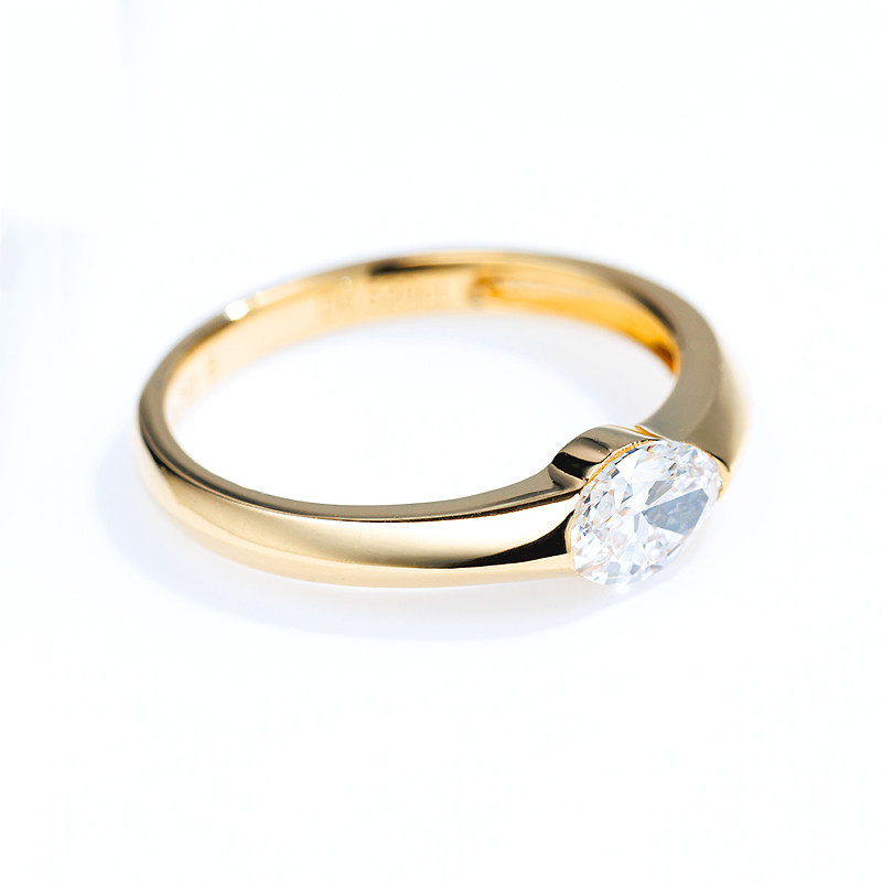Small Oval Cutting Flush Setting Lab Cultured Diamond Wedding Ring in 18k yellow gold