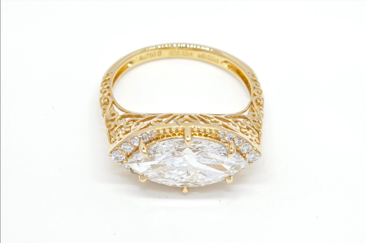 18K Yellow Gold Vintage Marquise Cut Diamond Ring