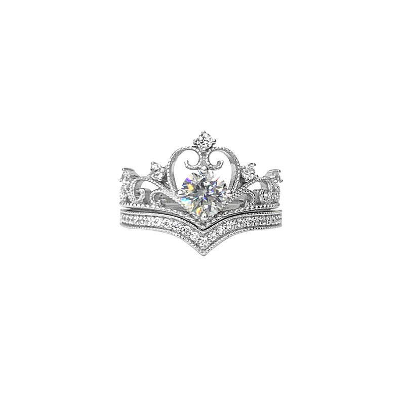 Complex Crown Motif Round Cut Main Stone Diamond Ring With V Shaped Curved Shank