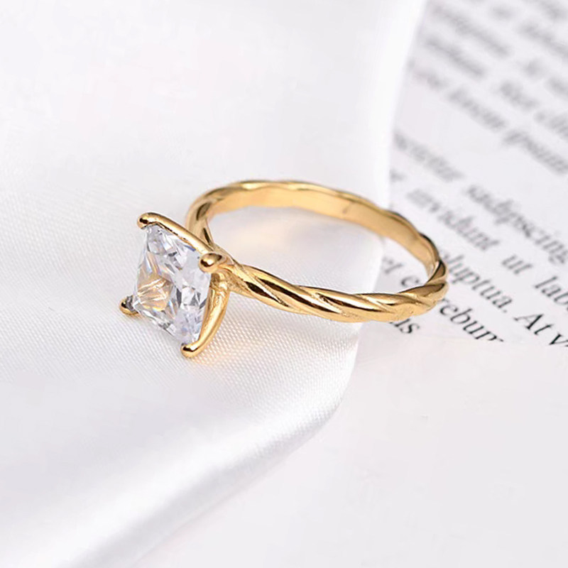 Four Prong Princess Cut Solitaire Lab Grown Diamond Ring With Continuous Twisted Band Side view