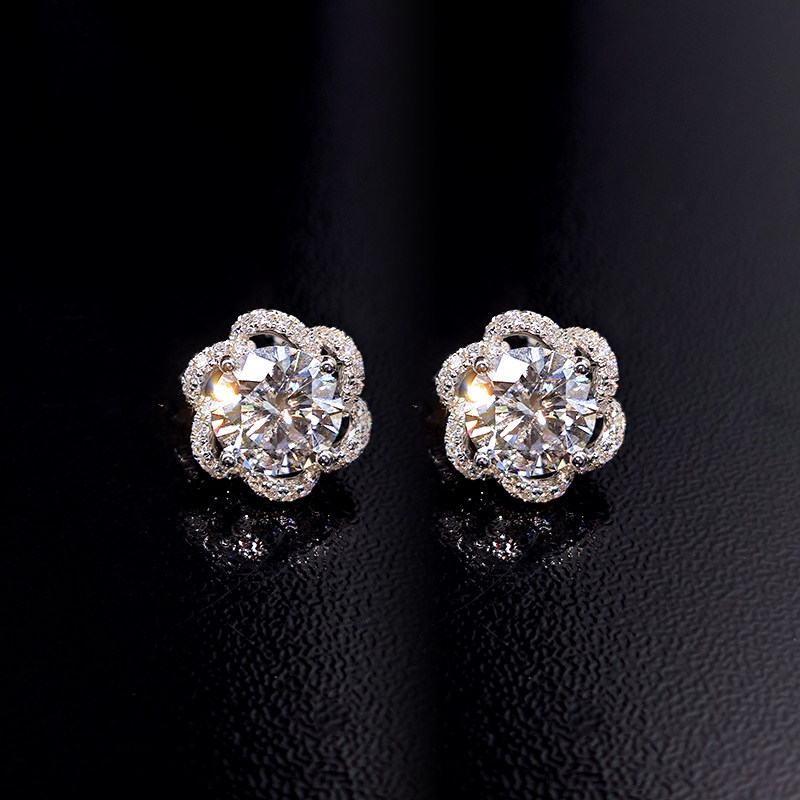 Hollow Floral Motif Pave &amp; Round Cut Main Stone White Gold Stud