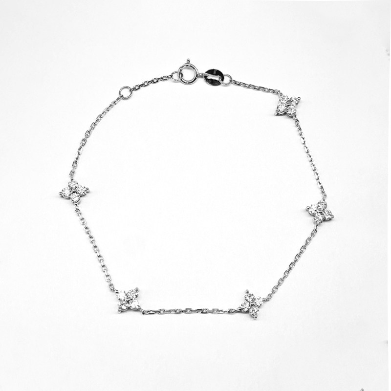5 Alternating Round Cut 4-Leaf Clovers Lab Grown Diamond Bracelet