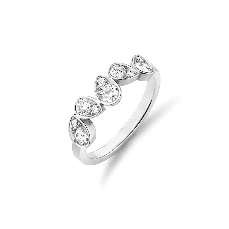 Round Lab Diamonds with 5 Almond Shaped Prong Settings at Shoulders Ring in white gold