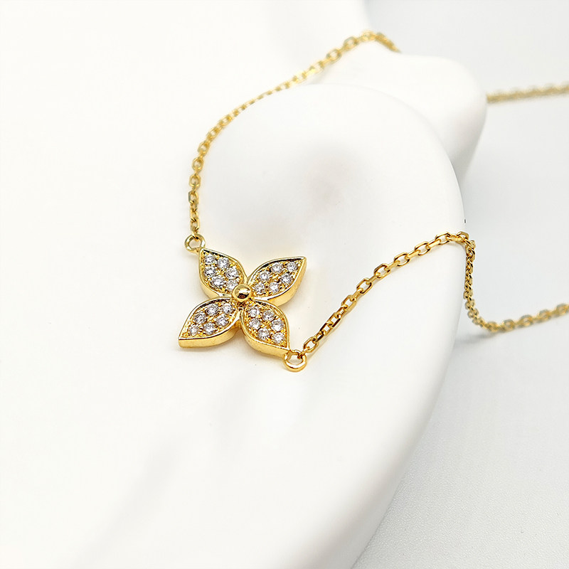 Yellow Gold Pave Set 4-Petal Star Lab Grown Diamond Dainty Bracelet details