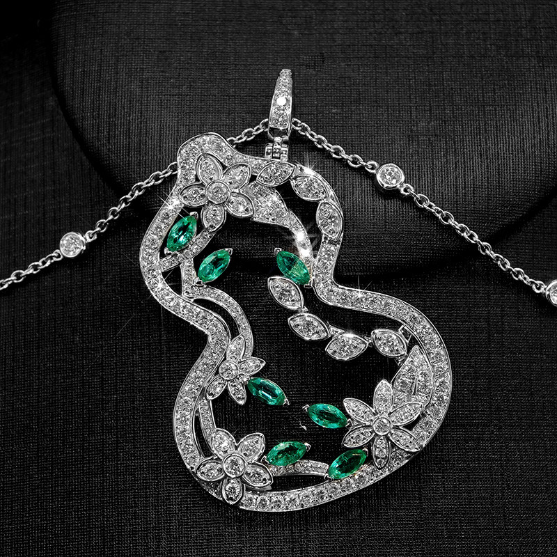 Open Hollow Gourd Frame Floral & Leaf Motif Lab Diamond Pendant details