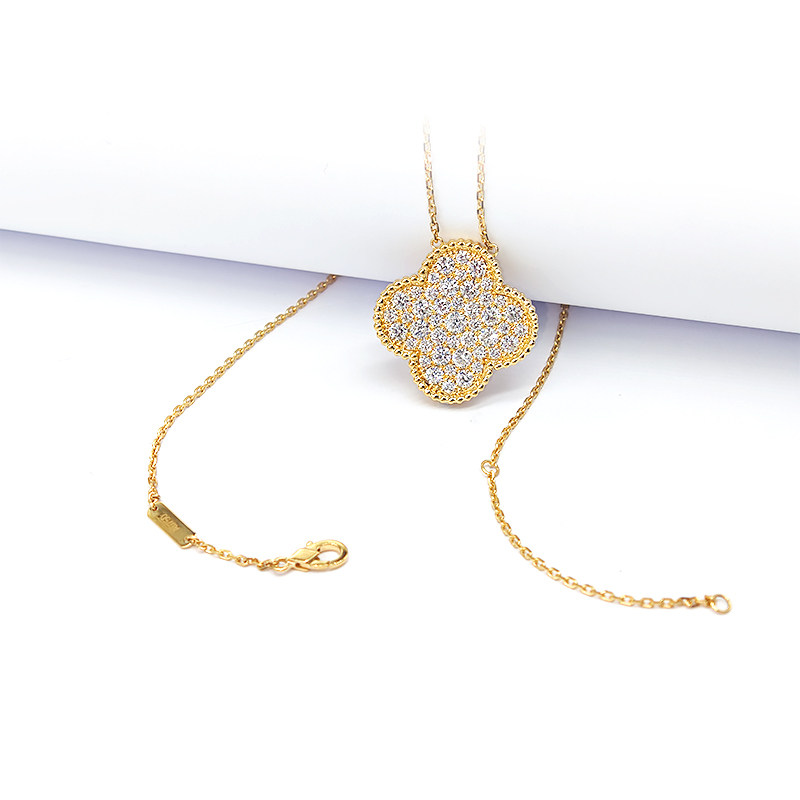 Single Four-Leaf Clover Full Pave & Milgrain Bezel Pendant Yellow Gold Necklace details