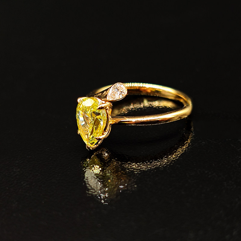 Teardrop-cut lab-grown diamond ring with a floating design