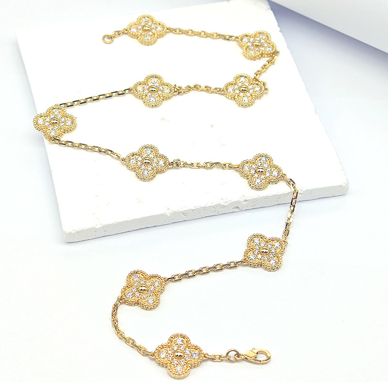 10 Alternating Four-Clover Pave & Milgrain Bezel Diamond Necklace in a wavy line
