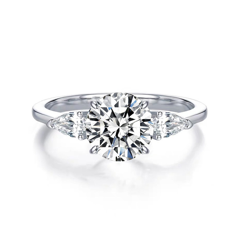 4 Prong Round Cut Main Stone With 2 Pear Cut Shoulder Stone Diamond Ring