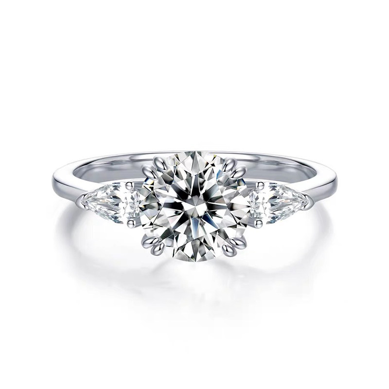 8 Prong Round Cut Main Stone With 2 Pear Cut Shoulder Stone Diamond Ring