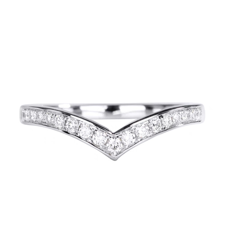 V-shaped diamond row ring